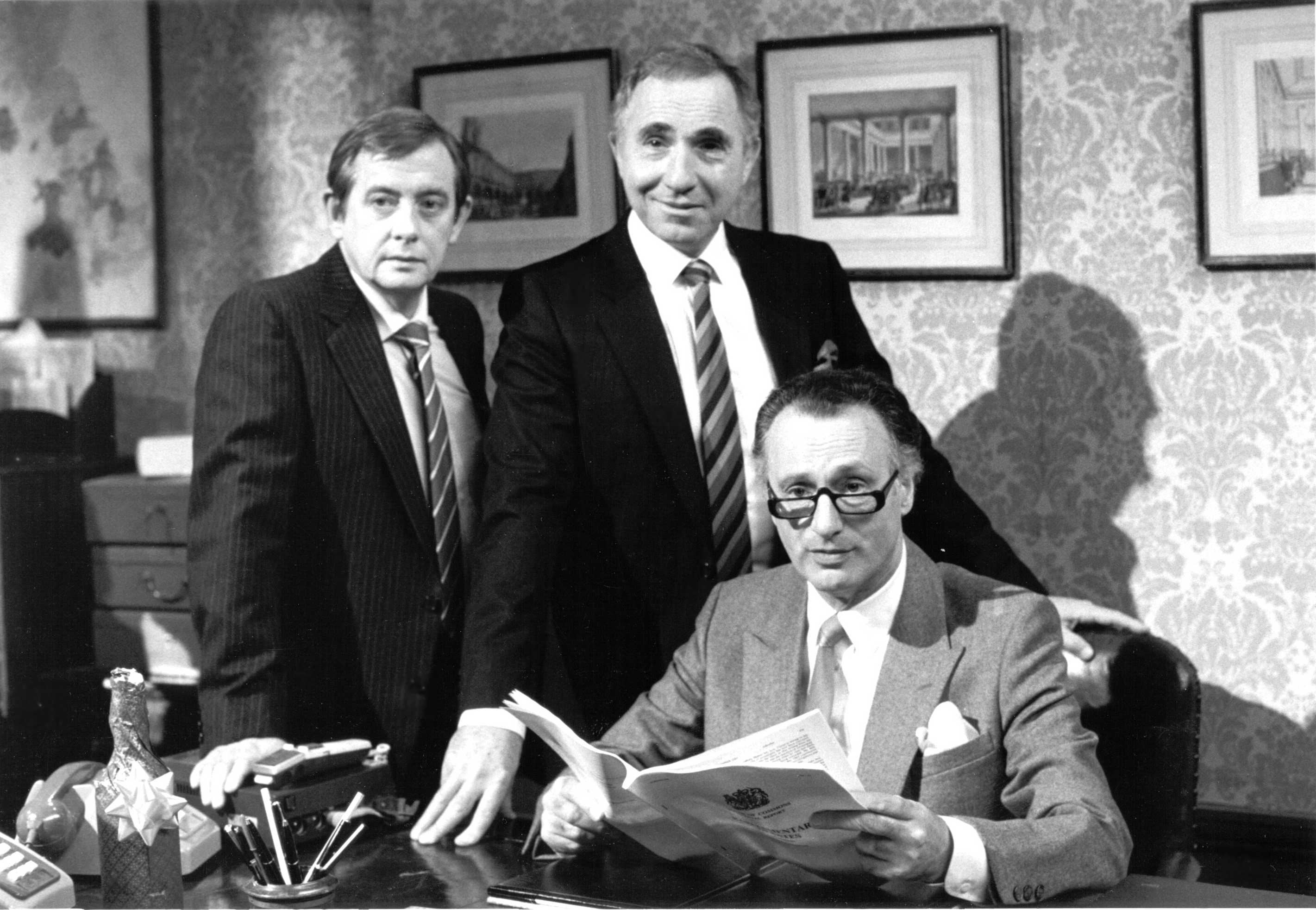 【经典英剧】《是，首相1-2》英语中英双字电视剧[RMVB]百度云下载