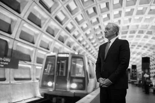 【豆瓣7.5】《纸牌屋 第五季》13集高清美剧在线观看网盘下载