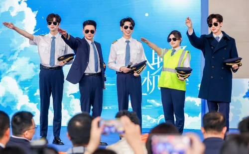 【国综】《初入职场·机长季》国语中字高清综艺在线观看网盘下载