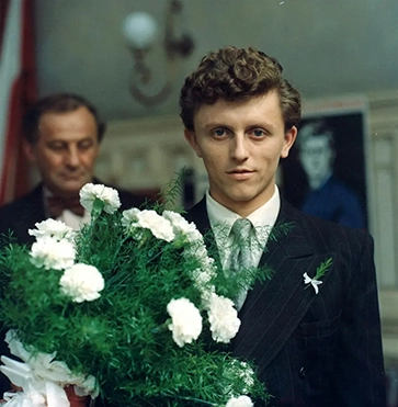 【豆瓣8.3】《失翼灵雀》—伊日·门泽尔作品高清电影网盘下载