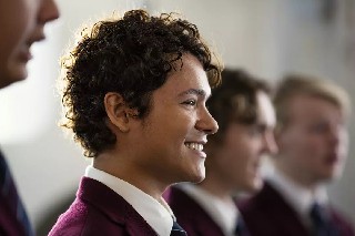 【豆瓣8.8】《青春王室 第一季》—高清剧集在线观看网盘下载