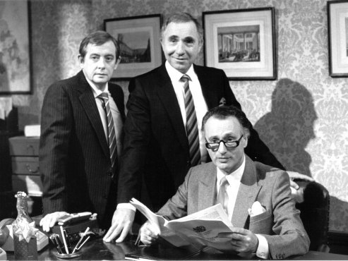 【经典英剧】《是，首相1-2》英语中英双字电视剧[RMVB]百度云下载