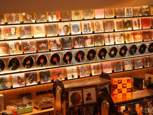 【经典节目】《英伦唱片店》[MP3+PDF]网盘下载